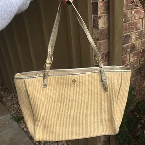 🚨SOLD🚨Tory Burch York Straw Buckle Tote!